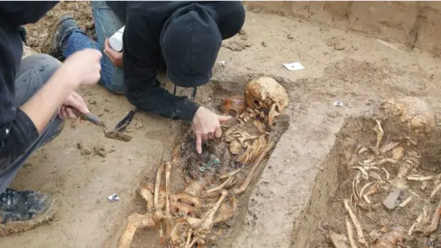 ماہرین اس بارے میں جاننے کی کوشش کر رہے ہیں کہ ان فوجیوں کی موت کیسے ہوئی