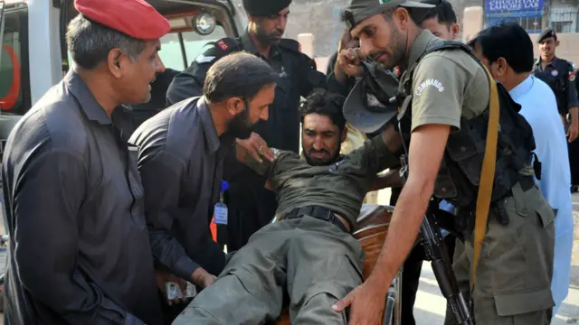 پاکستان فضائیہ کے کیمپ پر حملے میں دس فوجی اہلکار زخمی جبکہ اسفندیار نامی ایک کیپٹن ہلاک ہوئے ہیں۔