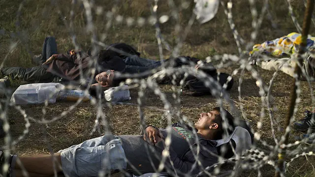 بالرغم من الإجراءات الأمنية، يتمكن بعض اللاجئين من التوجه إلى أوروبا الغربية