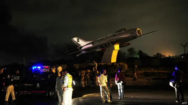 22 مئی کو 2011 کراچی میں پی این ایس پر حملے میں دس اہلکار ہلاک ہوگئے جبکہ جوابی کارروائی میں تین دہشت گرد مارےگئے