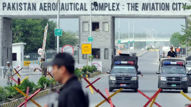 16 اگست 2012 کو کامرہ میں پاکستان فضائیہ کے اڈے پر حملہ کیا گیا، جس کے نتیجے میں دو اہلکار ہلاک ہوگئے