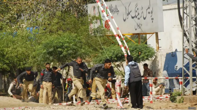 مارچ 2009 کو مناواں پولیس تربیت سینٹر پر حملہ کیا گیا جس کے نتیجے میں اہلکاروں سمیت 15 افراد ہلاک اور 30 زخمی ہوگئے 