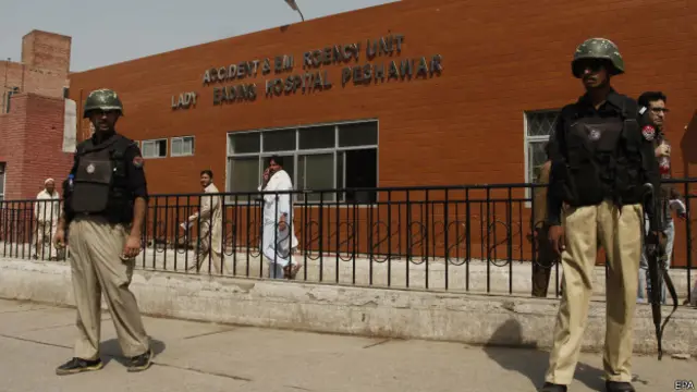 پشاور میں ڈیڑھ ہفتے کے دوران یہ دوسرا واقعہ ہے جس میں فوجی افسر کو ہلاک کیا گیا ہے