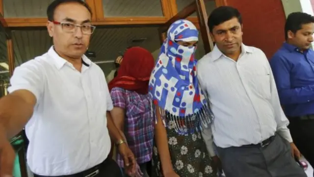 ادعا ده چې دواړه ښځې له تېرو څو میاشتو راهیسې له جنسي پلوه ځورول شوې دي.