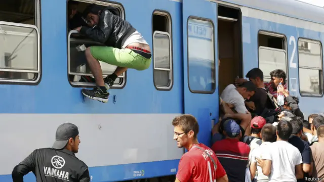 17 ہزار سے زائد تارکین ِوطن داخلے کے بعد کروئیشیا نے تارکینِ وطن کے لیے دروازے کھولنے کی پالیسی کو تبدیل کر دیا