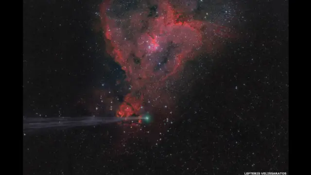 Esta imagen fue capturada por el comediante, imitador y astrónomo aficionado griego Lefteris Velissaratos. El autor la tituló “La flecha le erró al corazón”. En ella vemos al cometa Jacques pasando cerca de la nebulosa Corazón, en la constelación de Cassiopeia. 