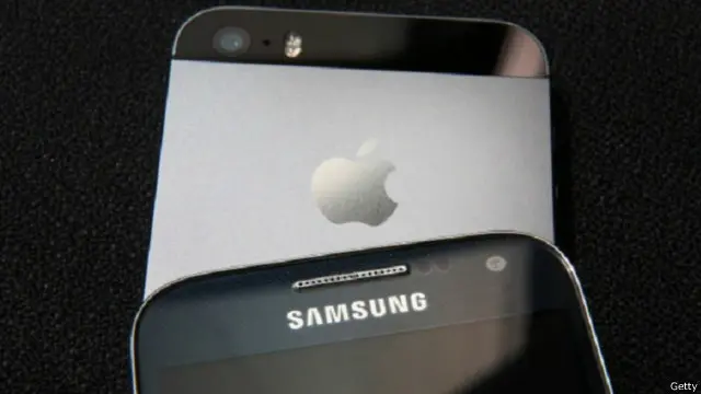 كانت هناك جولات سابقة في المحاكم بين أبل وسامسونج ولا زالت بعض الدعاوى معلقة لم تصل إلى حكم نهائي بعد