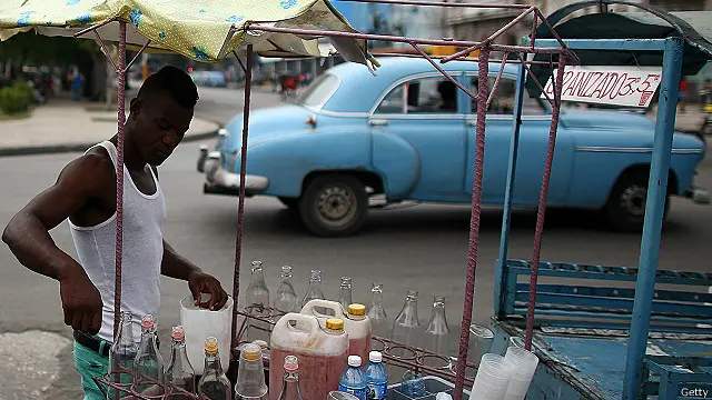 يقو مسؤولون أمريكيون إن الخطوة من شأنها دعم الكوبيين