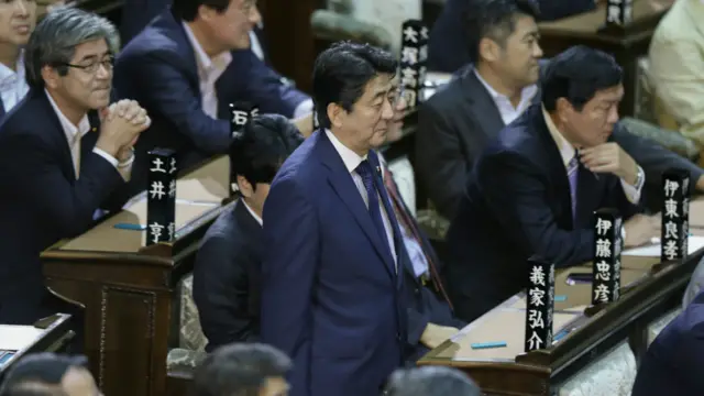 日本反對黨對首相安倍晉三提出不信任動議,不過不被通過。