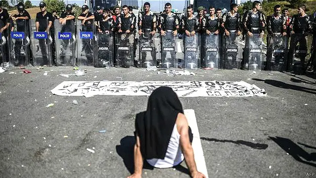  یورپی یونین کے ریگولیشنز کے مطابق تارکینِ وطن جس بھی ممبر ملک میں جائے اسے رجسٹریشن کروانی لازمی ہوگی