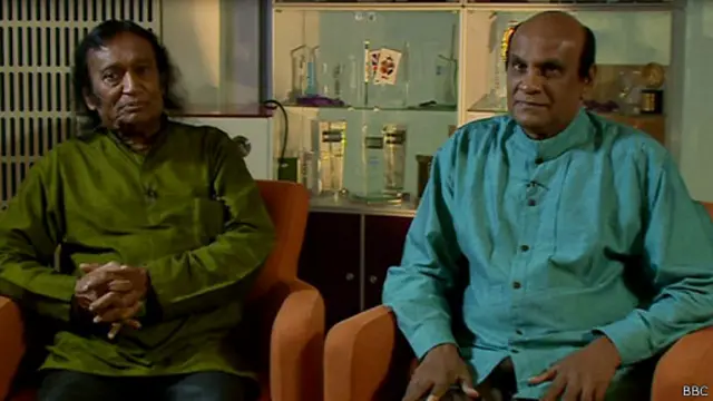 'බොහෝ වෙලාවට මුදල් පසුපස හඹා යන ලෝකයක් නේ අපිට තියෙන්නේ. බොහෝ වෙලාවට ඔය නාලිකාවල කෙරෙන්නෙත් ඒකනේ'