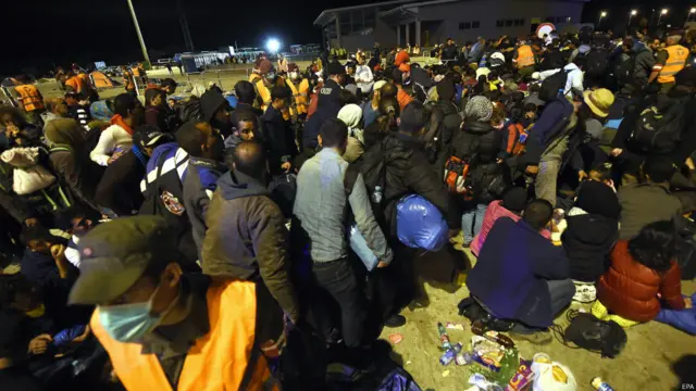 成千上万的移民周六（9月19日）涌入奥地利