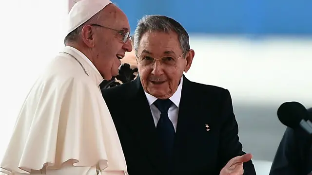 Paus Fransiskus dan Presiden Kuba Raul Castro 