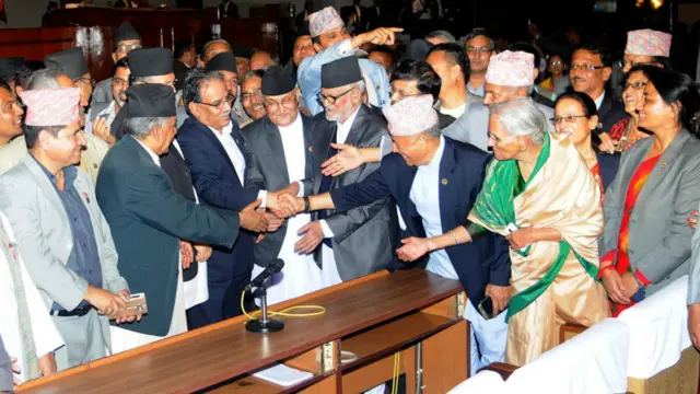 संविधान निर्माणको प्रक्रिया धेरै वर्ष लम्बिरहँदा अन्तत: सत्ताधारी र प्रमुख प्रतिपक्षी दलहरुले तराई केन्द्रित दलहरुको असन्तुष्टी माझ नै संविधान अनुमोदन गरेका थिए। 