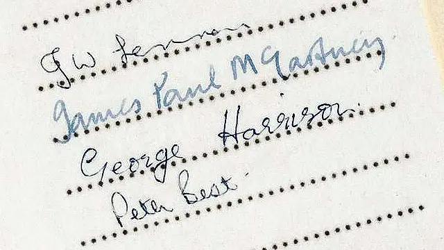 نسخة من العقد الذي وقعه أعضاء فرقة البيتلز