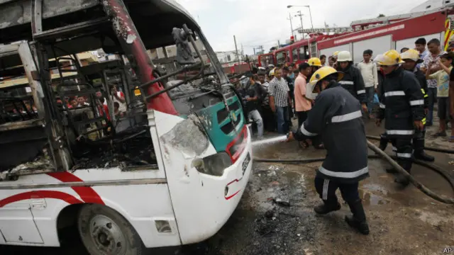 නව ව්‍යවස්ථාවට විරෝධය පා පැවති උද්ඝෝෂණයක් අතරතුර පොලිසිය හා ඇති වූ ගැටුමකින් එක් අයෙක් මරුමුවට පත් වී තිබේ 