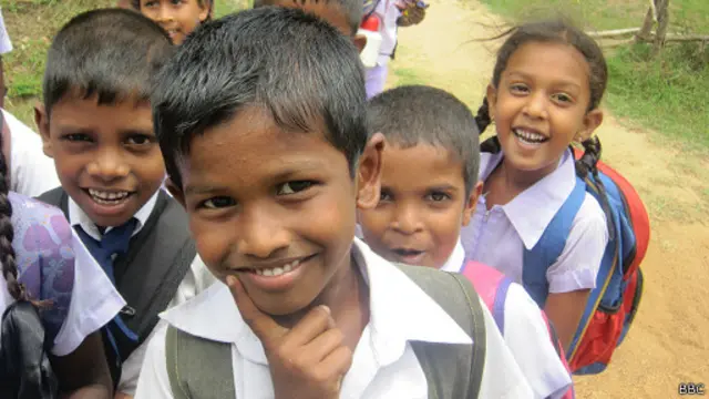 'දරුවෙකුට බෙහෙතක් ගන්න ඕනනම් හැතැප්ම ගාණක් පයින් ගිහින් බස් එකක නැගිල මනම්පිටියට හරි අරළගංවිලට හරි යන්න ඕන'