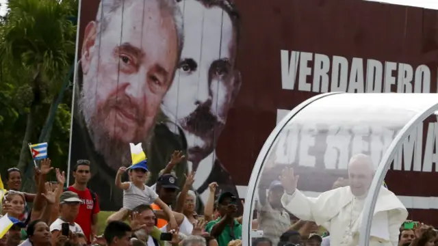 El encuentro se produjo después de que Francisco ofreciera una multitudinaria misa en la Plaza de la Revolución.