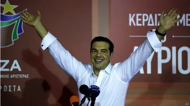 Ципрас празднует победу