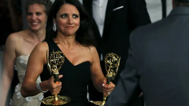 演出《副人之仁》女副总统一角的茱莉亚·路易斯-德瑞弗斯。