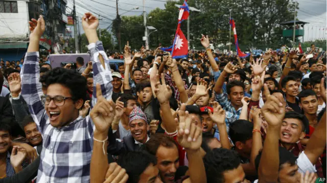 රාජාණ්ඩු පාලනය පැවති සමයේ හින්දු රාජධානියක්ව පැවති නේපාලය, අනාගමික රාජ්යයක් බවට පත්වීම නව ව්යවස්ථාවේ ප්රධානම අංගයක්