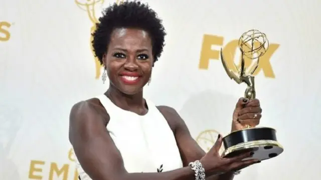 أصبحت فيلا ديفيس أول امرة سمراء تفوز بجائزة أفضل ممثلة عن دور رئيسي