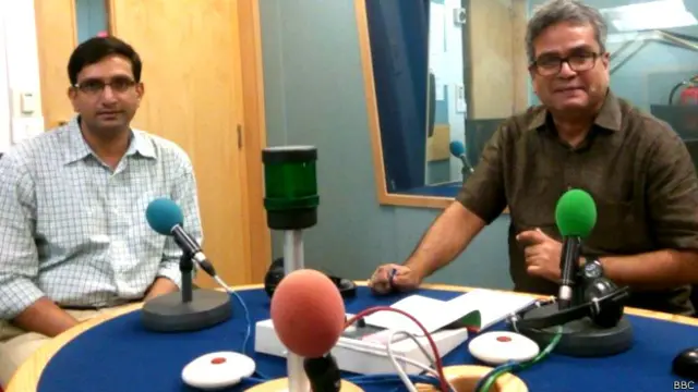 सैन्य इतिहासकार श्रीनाथ राघवन बीबीसी स्टुडियो में रेहान फ़ज़ल के साथ.