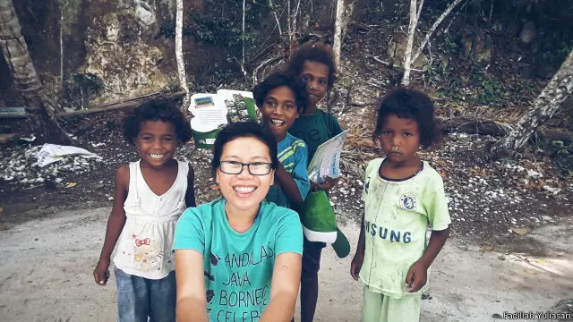 "Justru tampang dan senyum anak-anak inilah yang paling membekas di hati," kata Ellie dalam blognya. 