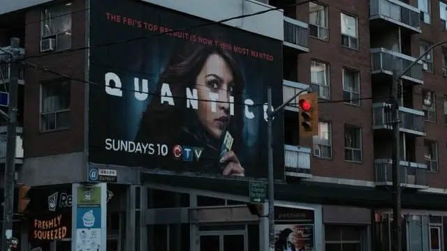 अमरीकी धारावाहिक 'क्वांटिको' के पोस्टर मे प्रियंका चोपड़ा