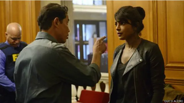 अमरीकी धारावाहिक 'क्वांटिको' के पोस्टर मे प्रियंका चोपड़ा