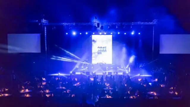 د ۲۰۱۵م کال بېګ اپل موسیقۍ طلايي ګڼې جایزې د سپتمبر په ۱۲مه نېټه د جرمني په همبورګ ښار کې ووېشل شوې.