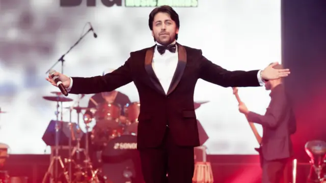 بل افغان ستوري شفیق مرید هم په پروګرام کې خپل هنر نندارې ته وړاندې کړ.