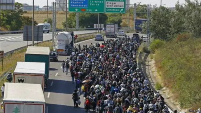 تعداد زیادی از پناهجویان به دنبال کشف مسیرهایی برای رسیدن به آلمان از جنوب اروپا هستند