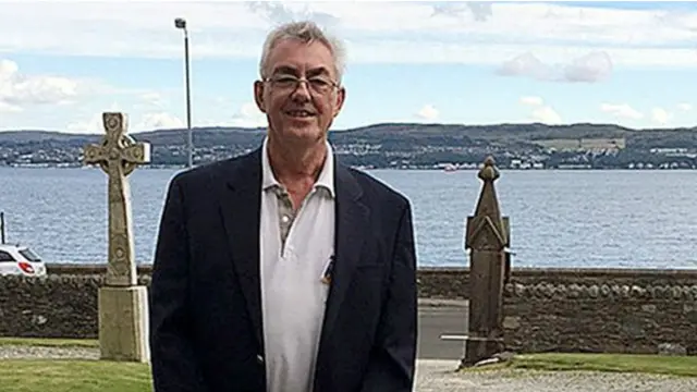 سمت او سپي یې د سکاټلنډي ژبې زده کړې لپاره د سکاټلنډ چرچ ته د ۲۳ نورو کسانو له ډلې سره ورتلل