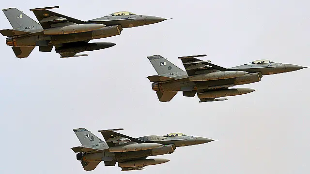 امریکی حکام کے مطابق اوباما انتظامیہ اب بھی پاکستان کو ایف 16 طیاروں کی فروخت کے حق میں ہے لیکن اس کے لیے امریکی پیسہ خرچ نہیں کیا جا سکتا