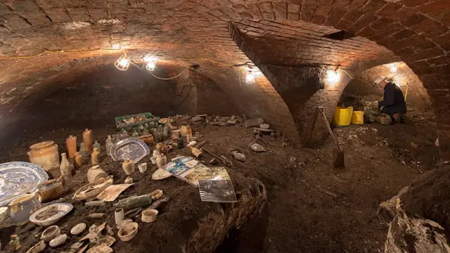 Волонтеры ведут учет всего найденного в туннелях