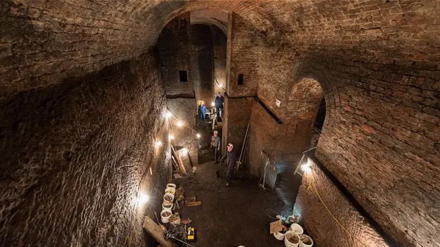 Волонтеры в туннелях Уильямсона