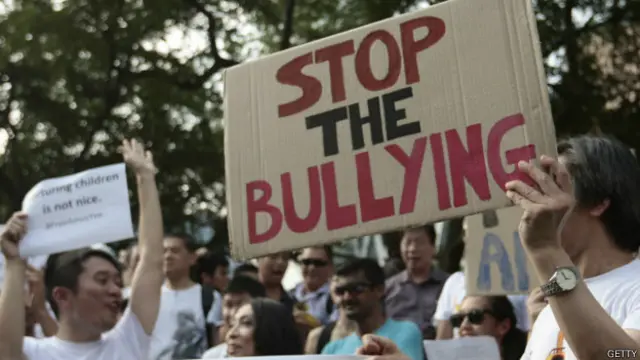 Демонстрации против издевательств в сети