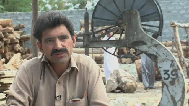 معصوم شاہ گ کا اپنا لکڑی کا کارخانہ تھا اور کھیت اور باغات بھی مگر ایک رات سیلاب سب کچھ بہالے گیا