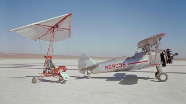 El Parasev tomó vuelo en 1961. Armstrong pilotó el avión más pequeño. 