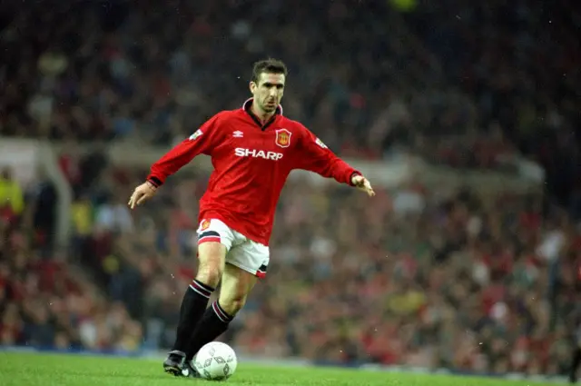 El francés Eric Cantona fue el jugador más importante en la carrera de Alex Ferguson como técnico del Manchester United.