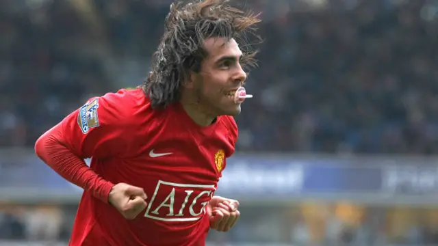 El argentino Carlos Tévez fue uno de los jugadores favoritos en Old Trafford antes de cambiarse de acera para el Manchester City.