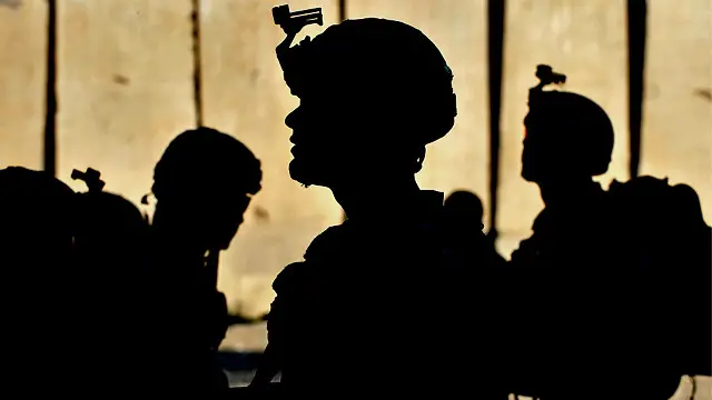 در گزارش نیویورک تایمز ادعا شده که به نیروهای آمریکایی دستور داده شده بود تا سواستفاده از خوردسالان را از سوی نیروهای پلیس محلی افغانستان نادیده بگیرند