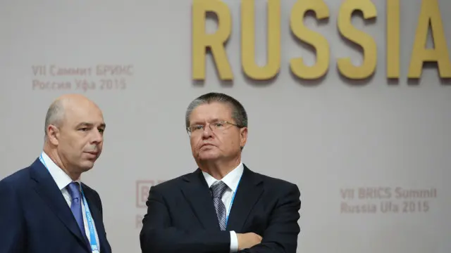 Планирование нового бюджета осложняется для Антона Силуанова (слева) и Алексея Улюкаева непредсказуемой динамикой нефти