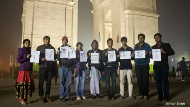 Exposición Acción Visual por Ayotzinapa organizada por el fotógrafo Marcelo Brodsky