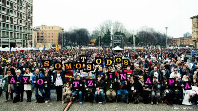 Exposición Acción Visual por Ayotzinapa organizada por el fotógrafo Marcelo Brodsky