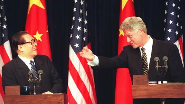 江泽民与克林顿在华盛顿旧行政办公大楼（1997年）