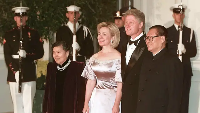 江泽民夫妇与克林顿夫妇在白宫合影（1997年）