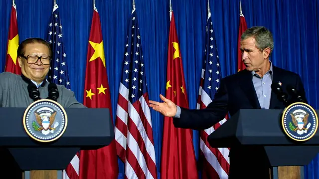 江泽民与小布什在得州的联合记者会（2002年）