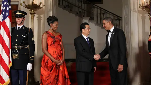 奥巴马夫妇在国宴上接待胡锦涛（2011年）